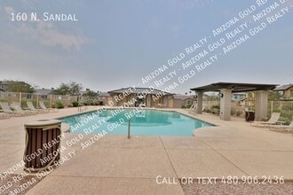 Building Photo - 160 N Sandal