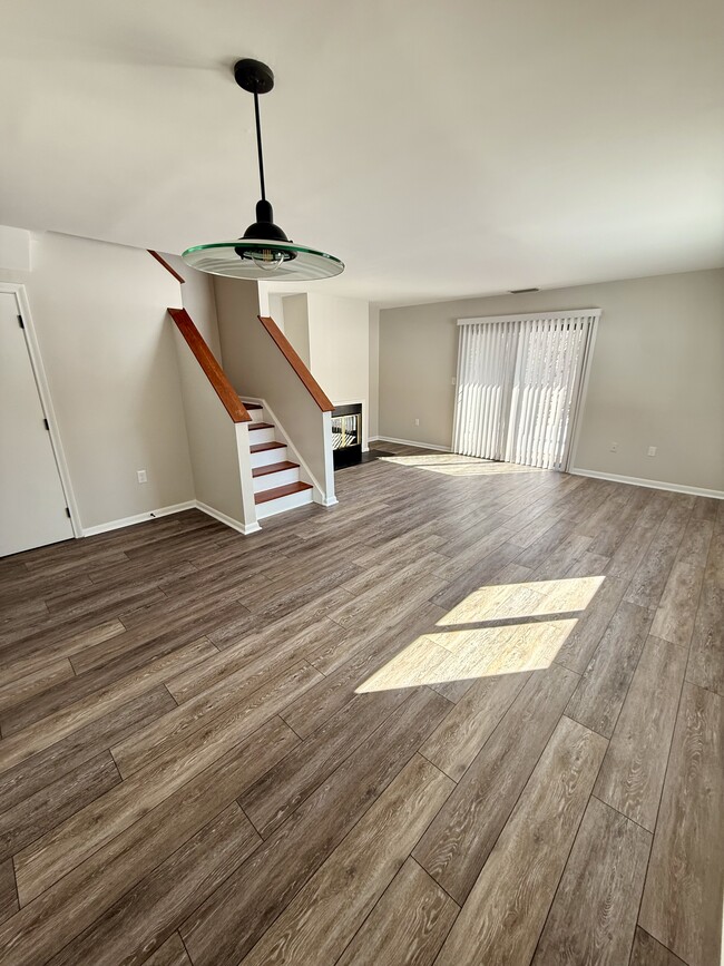 Building Photo - 135 Village Square Dr