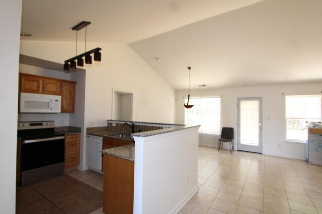 Foto del edificio - 2133 Rindle Dr