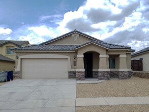 Building Photo - 7805 Enchanted Cir Dr