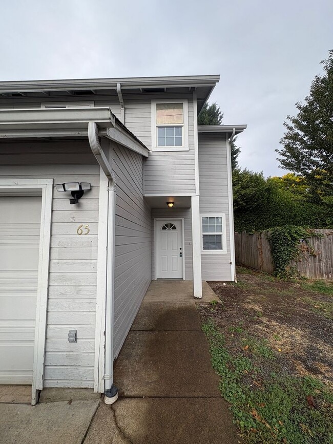 Newly Updated 3 bedroom, 1.5 Bathroom off ... - Newly Updated 3 bedroom, 1.5 Bathroom off ... Townhome