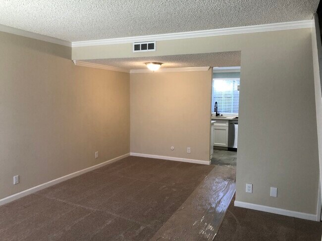 Foto del edificio - 5822 Shadow Creek Dr