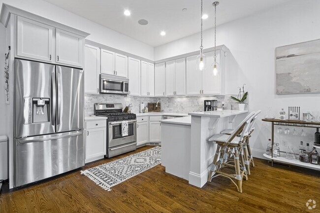 Building Photo - 496 E 3rd St