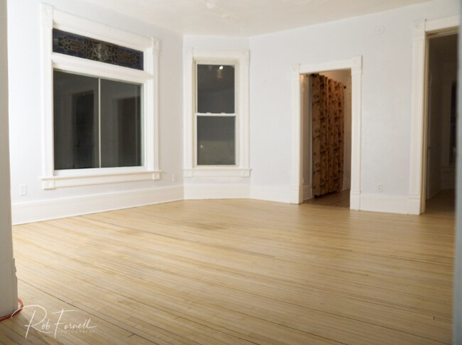 Building Photo - 224 S Chestnut Ave