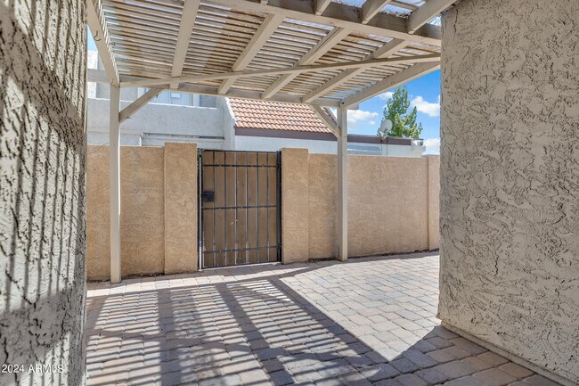 Building Photo - 6816 S Snyder Ln