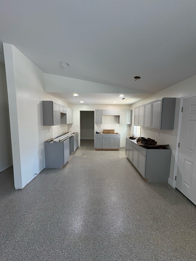 Building Photo - 276 Barker Road APT B