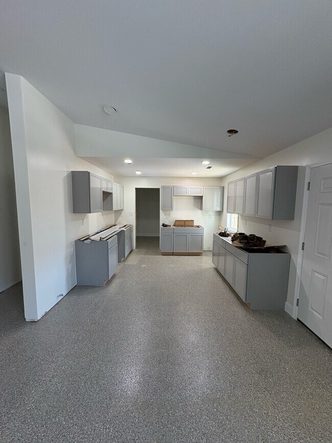 Foto del edificio - 276 Barker Road APT B