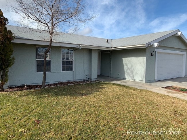 Building Photo - 6 Bedroom Home For Rent in Palmdale!