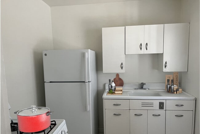 3213 L St- Studio - L St Apartments