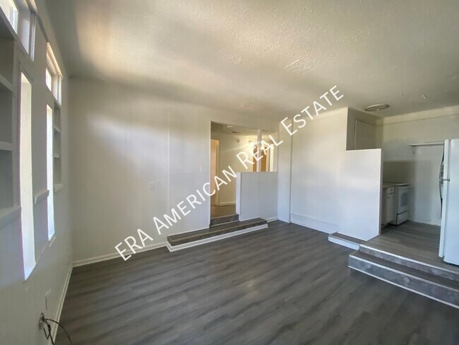 Foto del edificio - 523 Bob Sikes Blvd