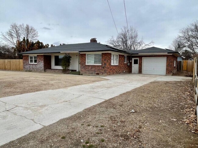 Building Photo - 1322 Middleton Rd