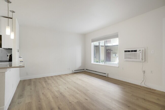 Foto del edificio - Updated Apartment in The Heart of Jefferson Park