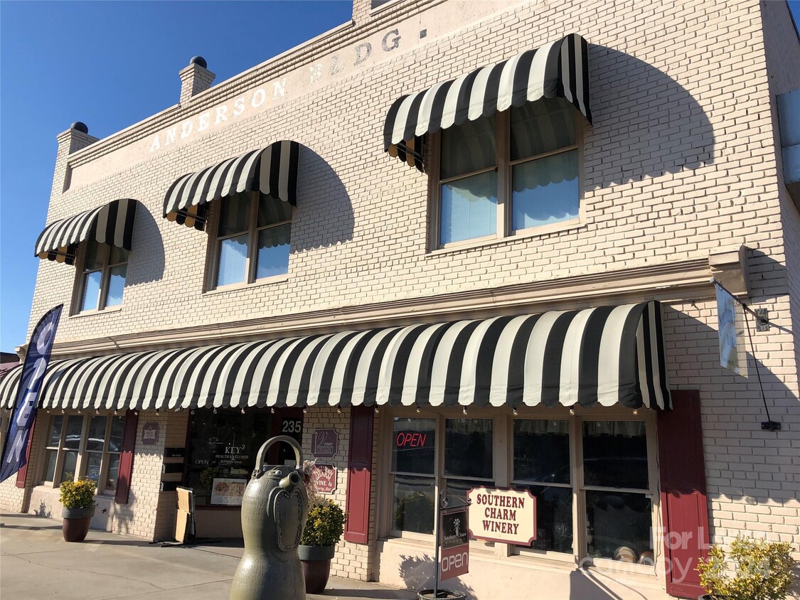 Primary Photo - 235 E Main St