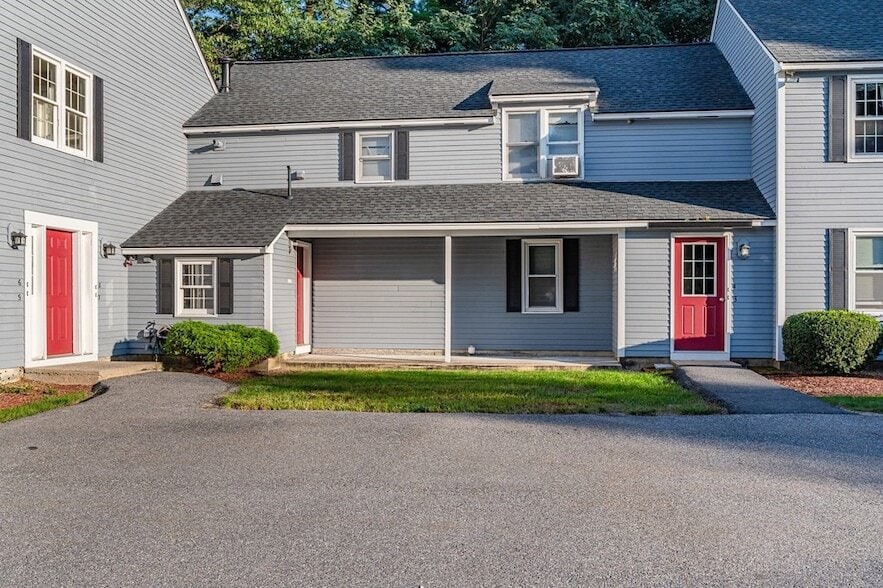 Primary Photo - 68 Lantern Ln