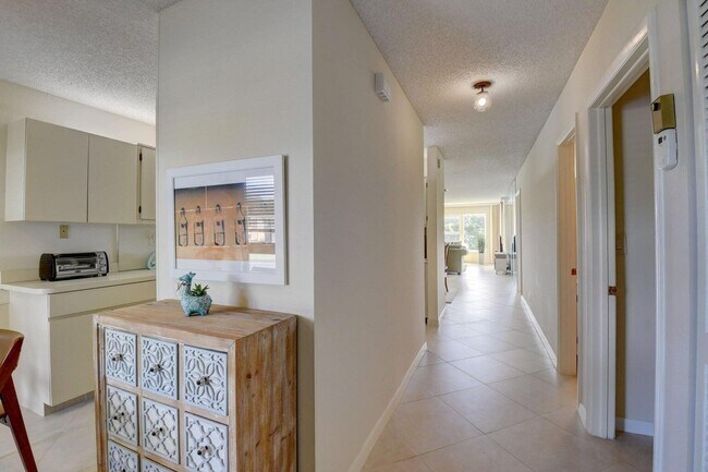 Building Photo - 5850 Sugar Palm Ct