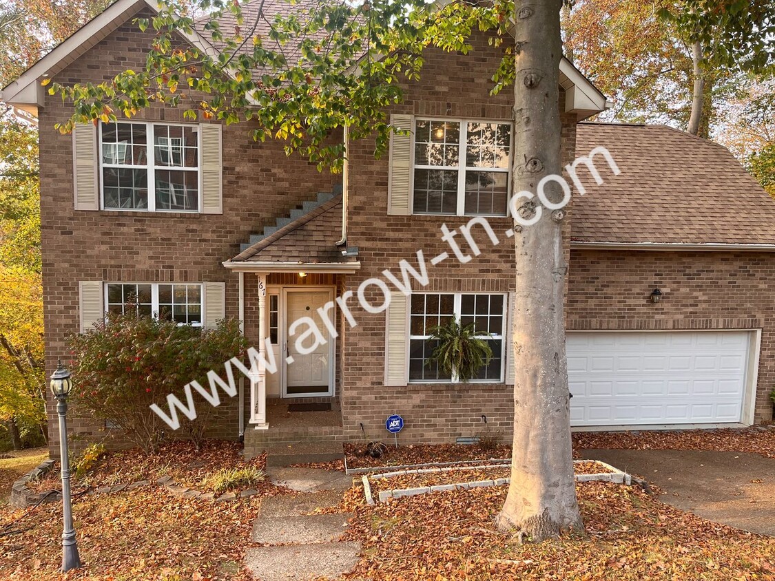 Primary Photo - Great 3BR 2.5BA Home with almost 2,000 squ...