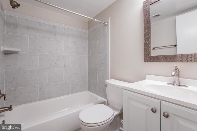 Building Photo - 4925 Americana Dr