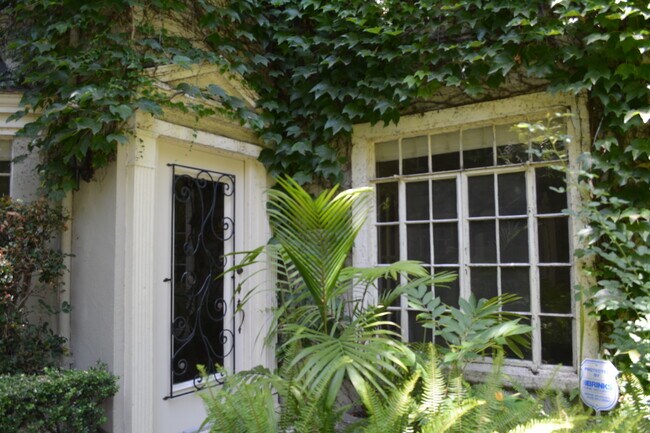 Foto del edificio - 6614 W Olympic Blvd