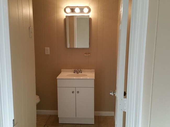 Foto del edificio - 207 Reynolds Street *Utilities Included*