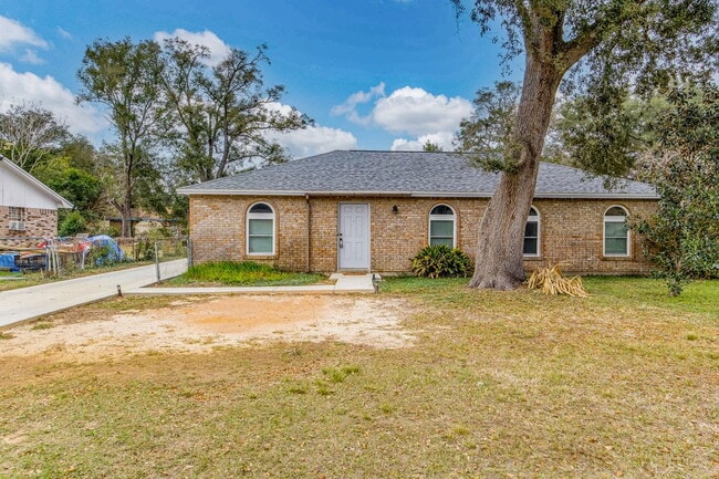 Foto del edificio - BRIGHT AND BEAUTIFUL HOME, CENTRALLY LOCATED!