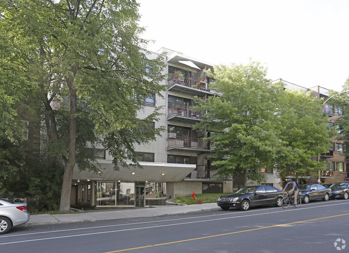 Primary Photo - 3333 Édouard-Montpetit