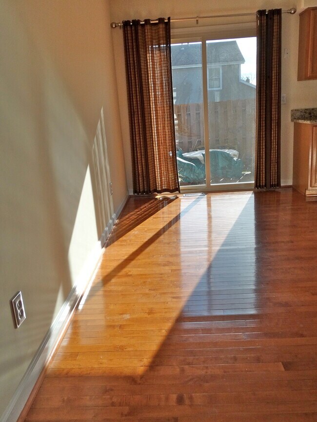 Foto del edificio - Beautifully remodeled 2BD, 2.5BA, Polaris ...