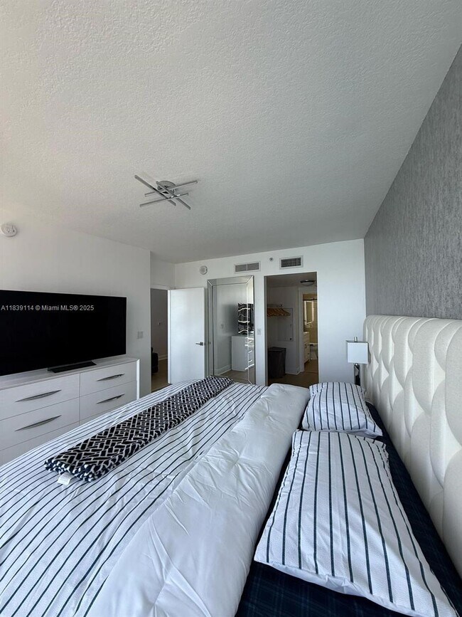 Foto del edificio - 1750 N Bayshore Dr