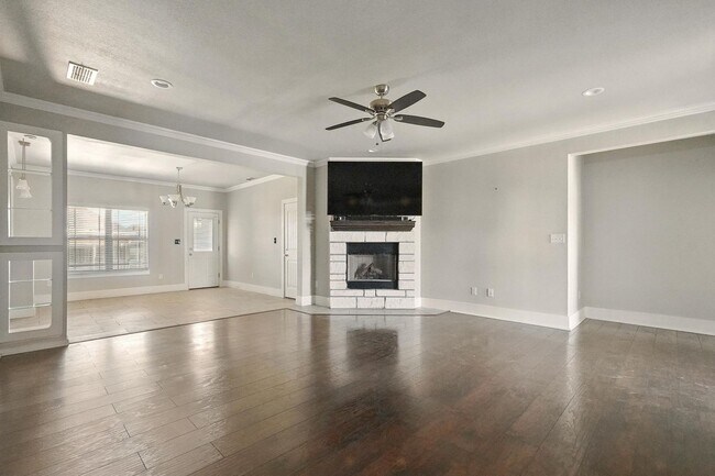 Foto del edificio - 4102 Forrest Creek Ct
