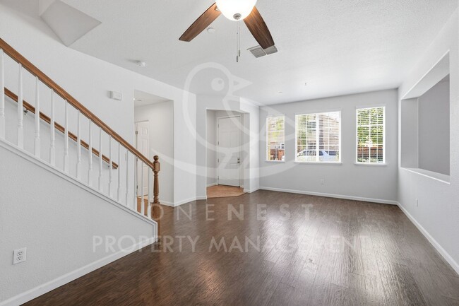 Building Photo - 1070 Sierra View Cir