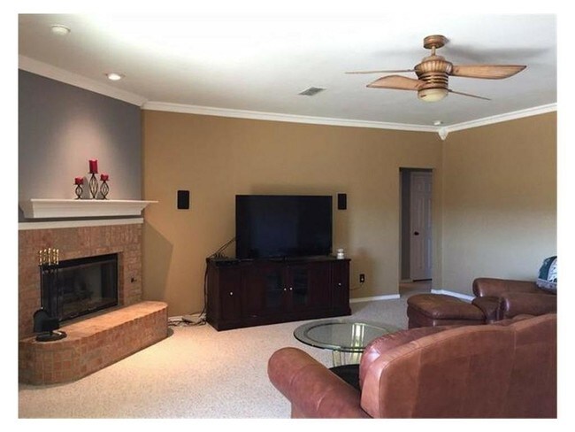 Foto del edificio - 5205 Parkplace Dr