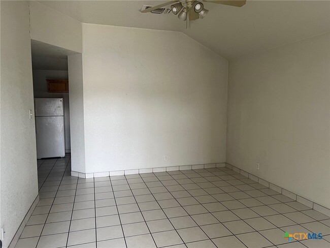 Foto del edificio - 1809 N W S Young Dr