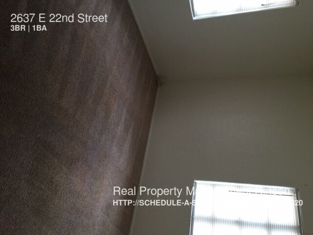 Foto del edificio - 2637 E 22nd St