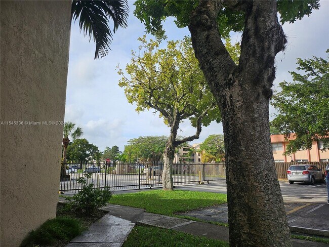 Building Photo - 10641 SW 108th Ave