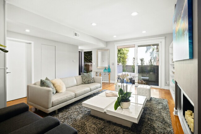 Building Photo - 4711 La Villa Marina