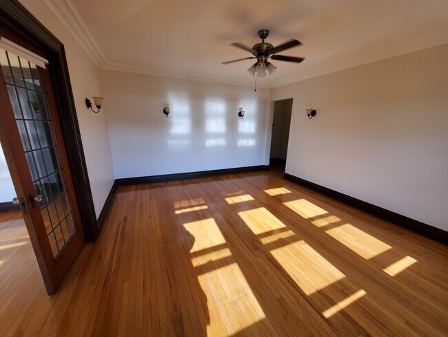 Foto del edificio - 2352 N Spaulding Ave