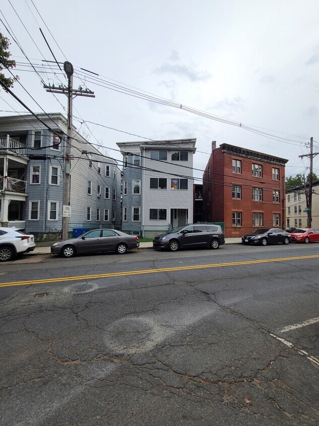 Primary Photo - 348 Faneuil St