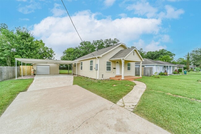 Building Photo - 908 Romeo St
