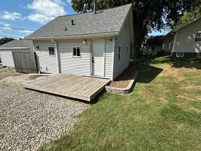 Foto del edificio - 1 bed, 1 bath home for rent in quiet Water...