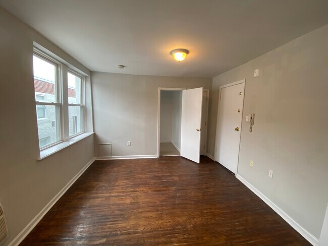 Building Photo - 3410 Spring Garden St