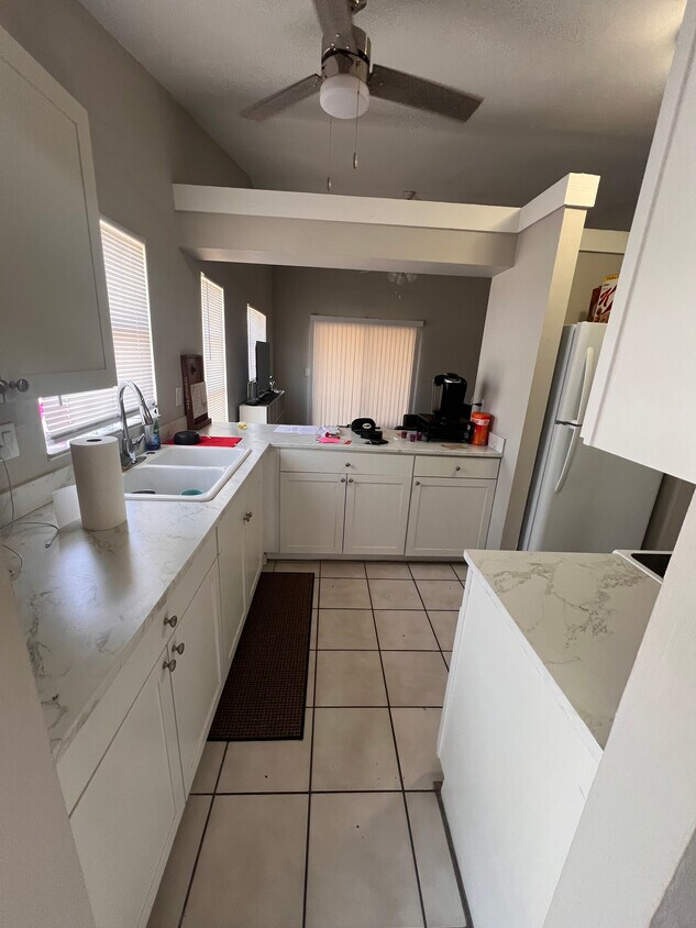 Foto principal - 1014 Diplomat Pkwy E