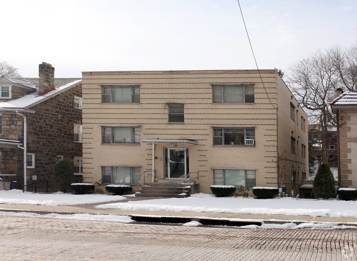 Foto principal - 224 Castle Shannon Blvd