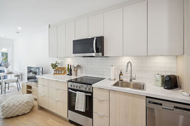 Building Photo - 2110 Rue Bercy