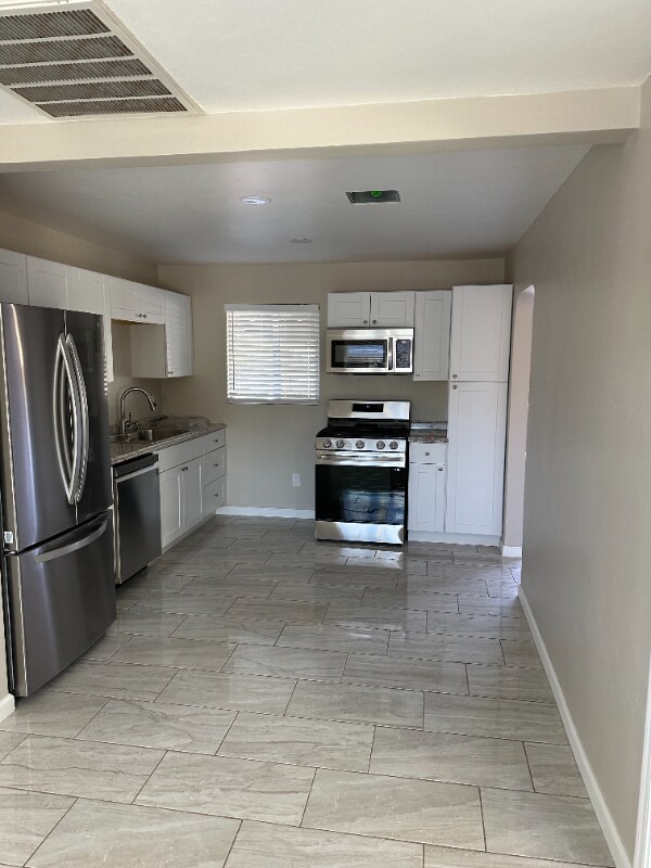Foto del edificio - 4619 E 7th St