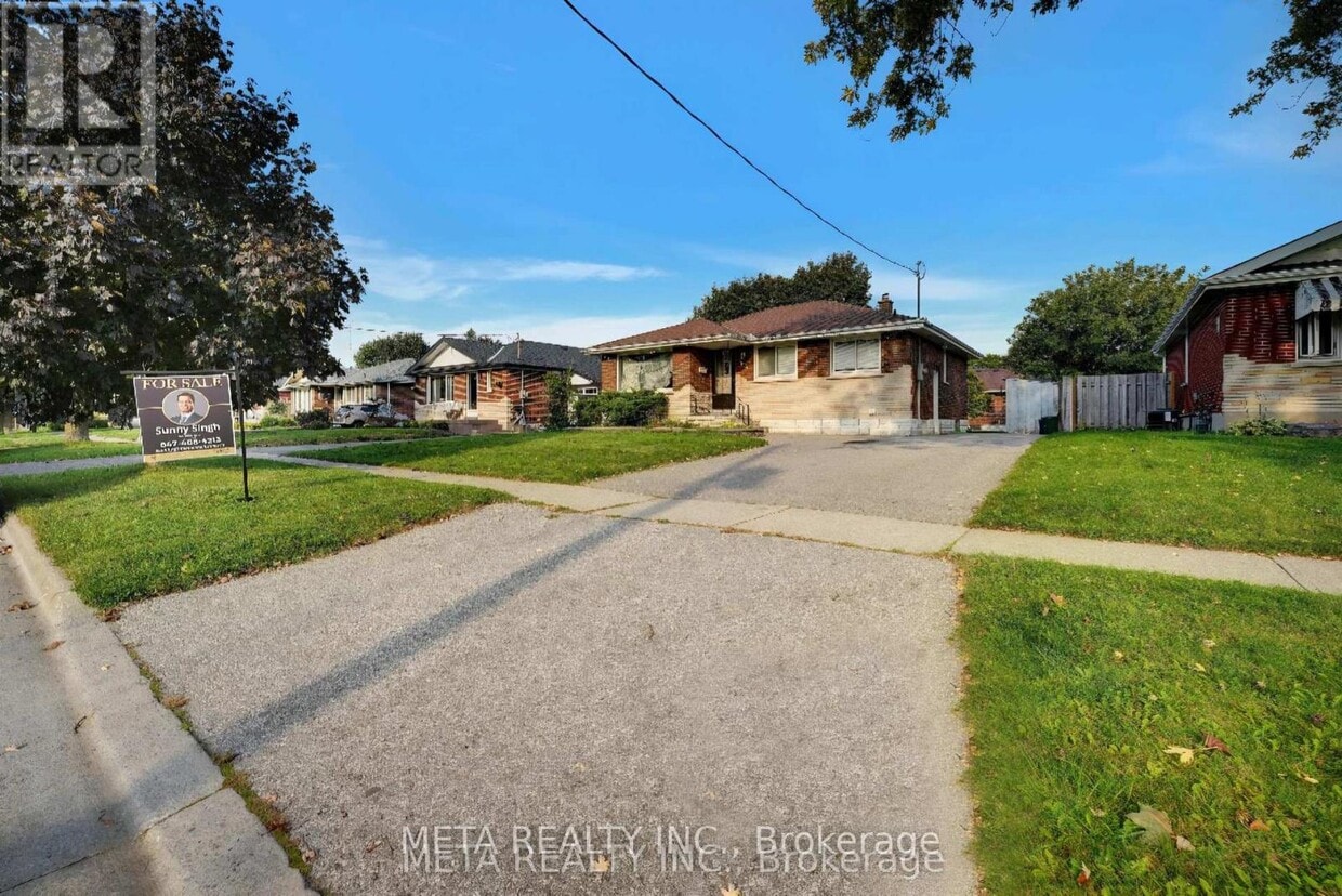 Photo principale - 149 Riverside Dr N