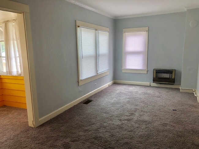 Building Photo - Awesome location for Garage Apartment