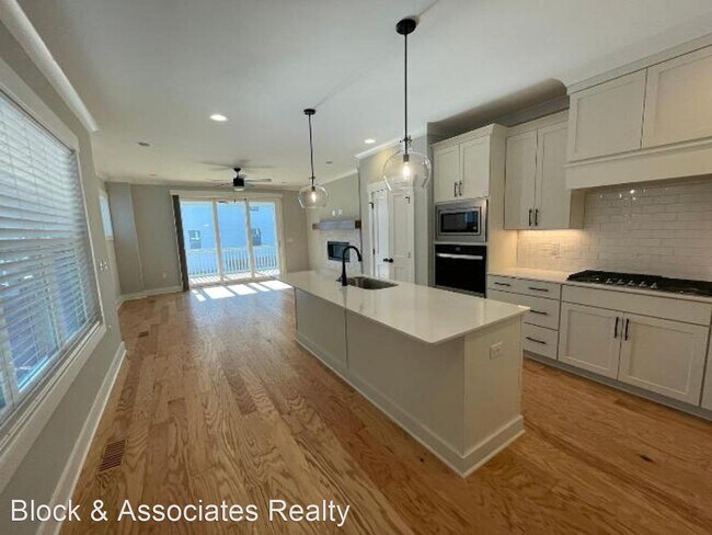 Foto del edificio - 4 br, 4 bath House - 200D E Moore St