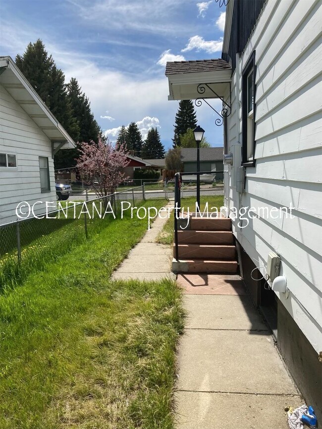 Building Photo - The cutest 3 bedroom house on the market (...