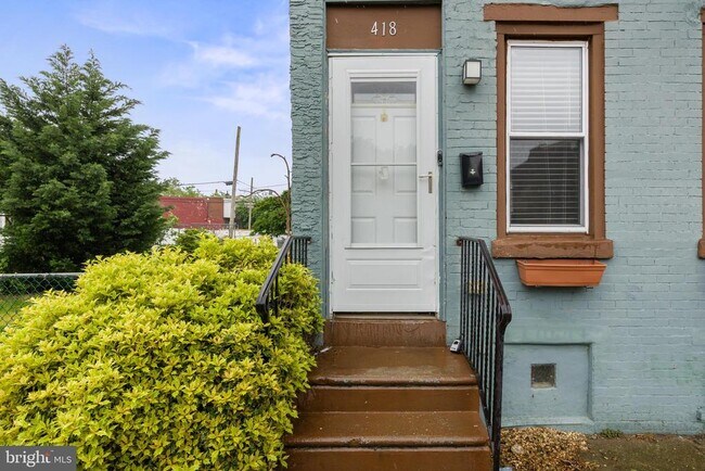 Building Photo - 418 Vine St