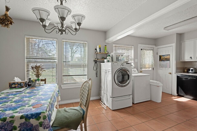 Foto del edificio - Tech Terrace 2-Bedroom Home Available for Summer 2026 Pre-Lease