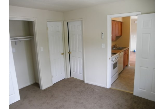  - 5521 W Gladys Ave